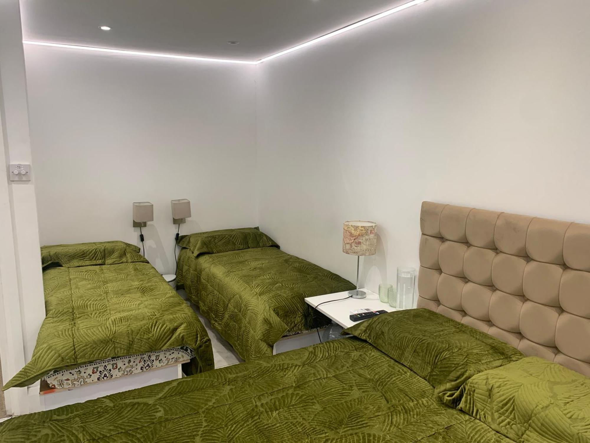 Air Conditioned Modern Double Bed Room With Private Attached Bathroom - Free Parking - Near London Heathrow Airport & Southall Broadway Extérieur photo